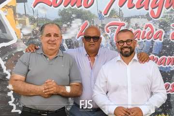 Lomo Magullo abraza la vida con la escultura homenaje a la Traída del Agua/Francisco Javier Santana y TA.